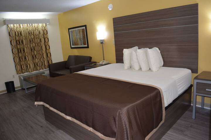 1 King Bed (9 of 12)
