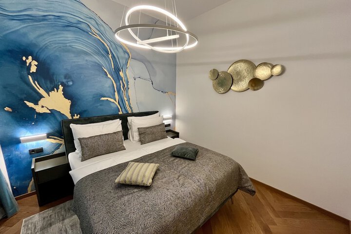 Room 11 of 83
