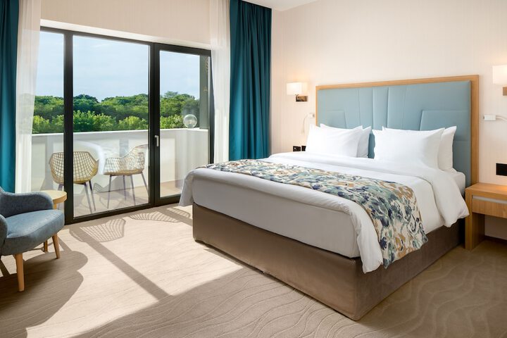 Room 2 of 28
