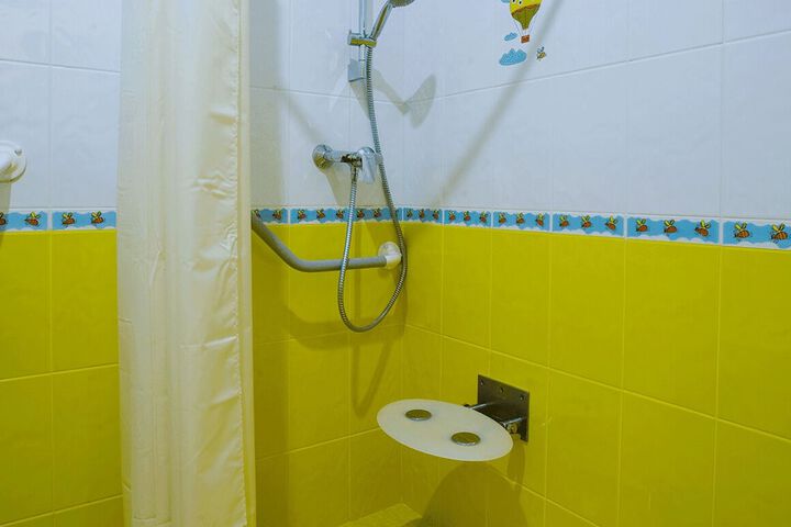 Room 33 of 38