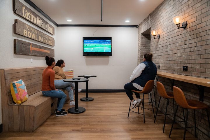 Lounge 41 of 58