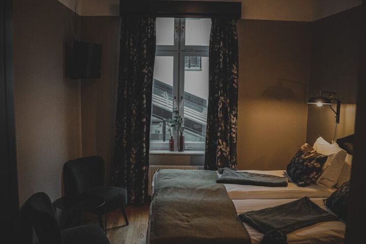 Room 49 of 86