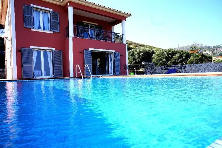 Pool 9 of 15