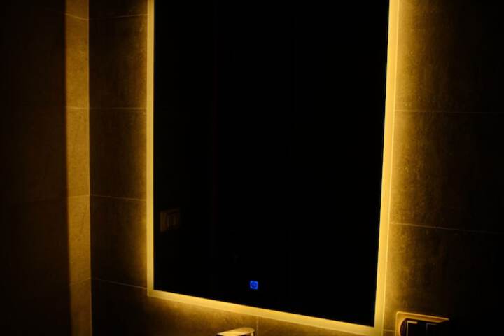 Room 106 of 158