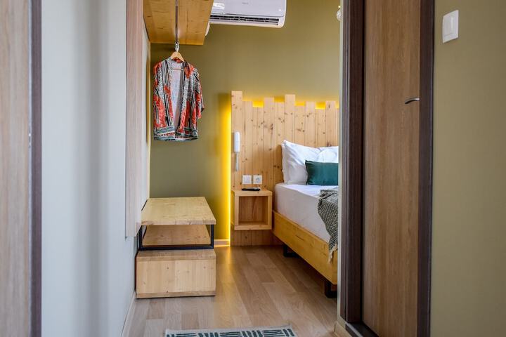 Room 28 of 61