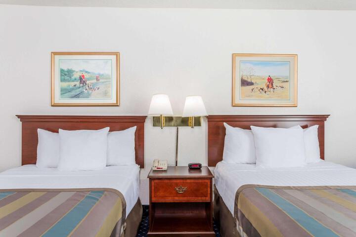 1 King Bed (1 of 15)