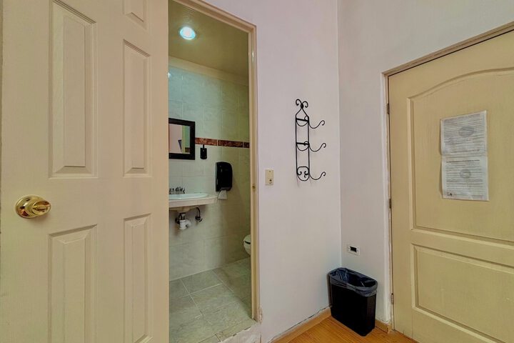Room 30 of 47