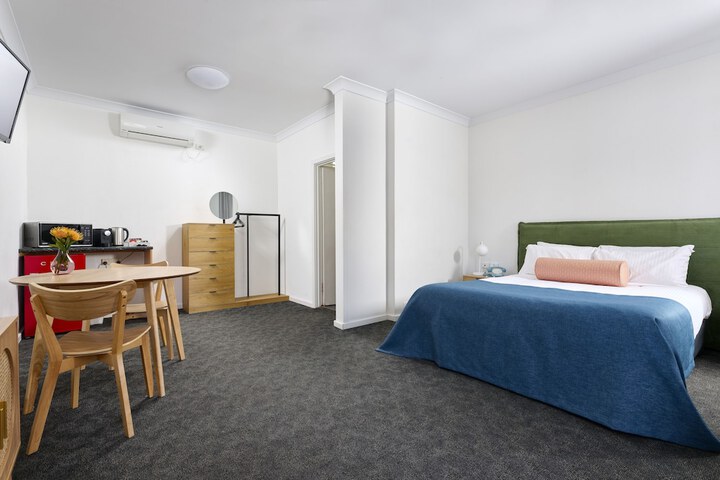 Room 5 of 27