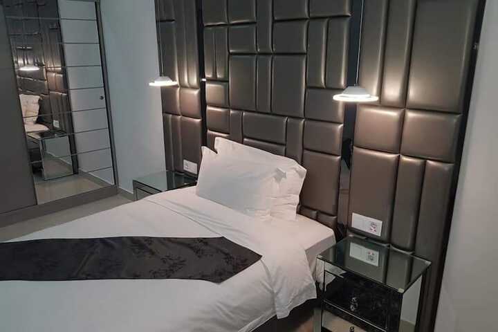 Room 8 of 20