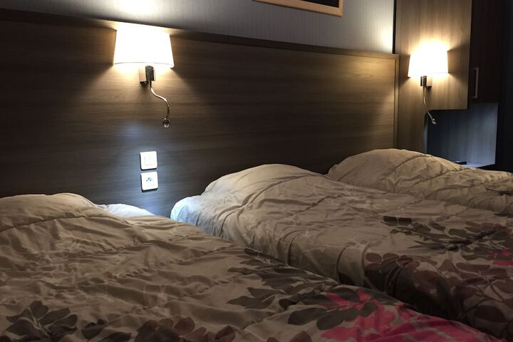 Room 4 of 40
