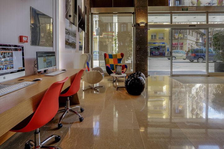 Business Center 68 of 70