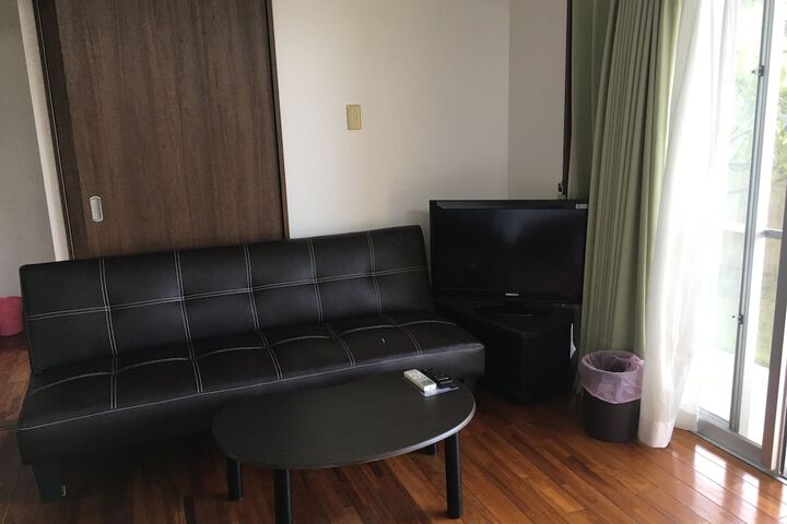 Room 9 of 17