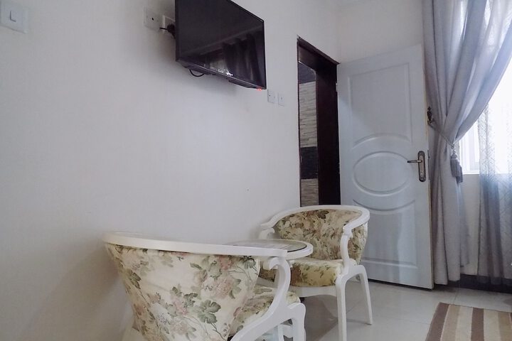 Room 12 of 37