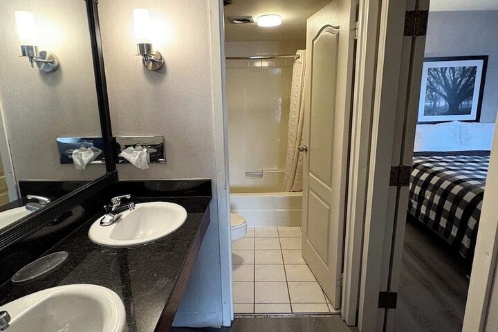Room 10 of 25