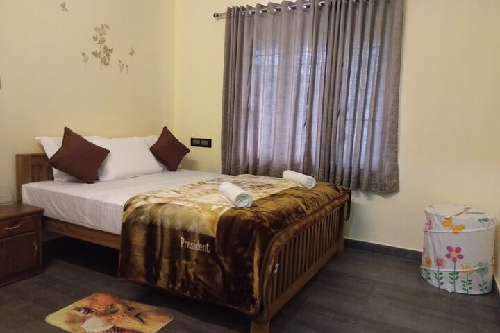 Room 2 of 12