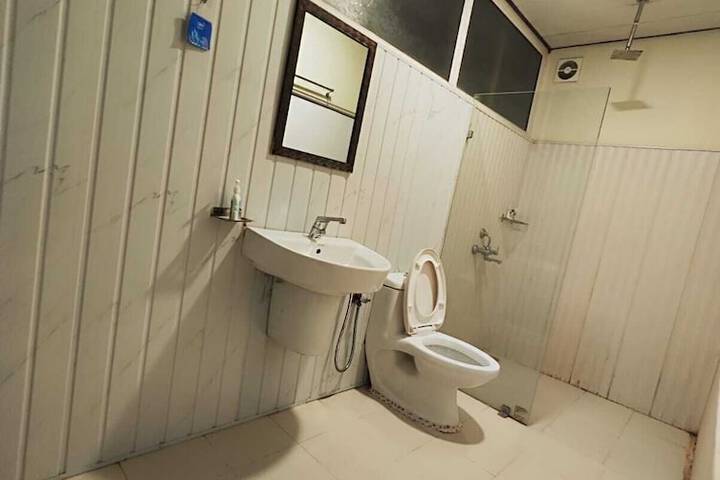 Room 6 of 7