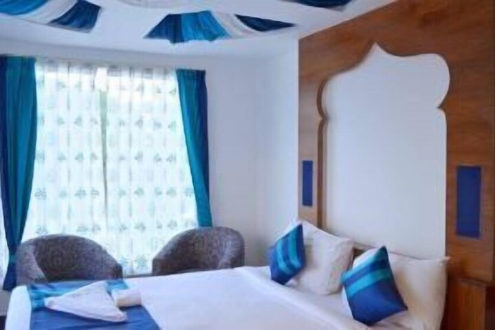 Room 8 of 28