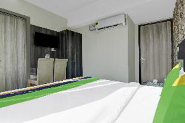 Room 25 of 39