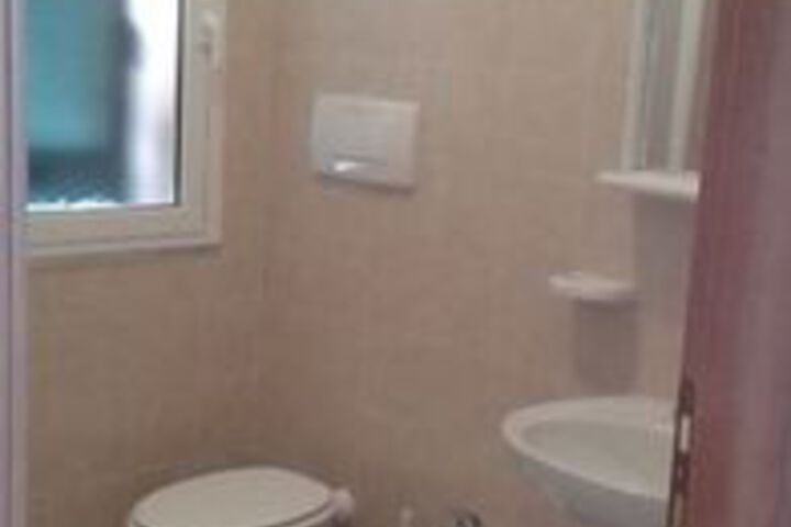 Room 4 of 38