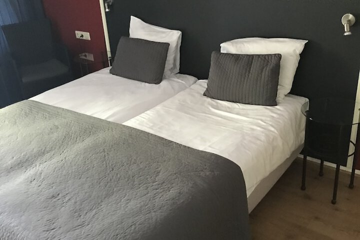 Room 11 of 50