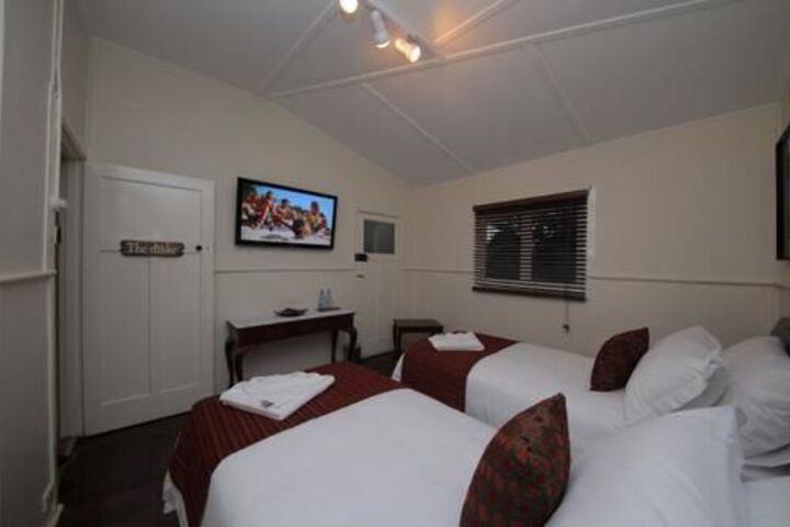 Room 5 of 32