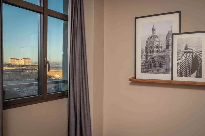 Room 45 of 106