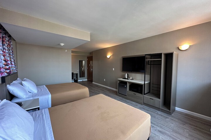 2 Double Beds (1 of 19)