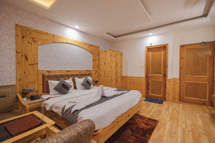 Room 9 of 38