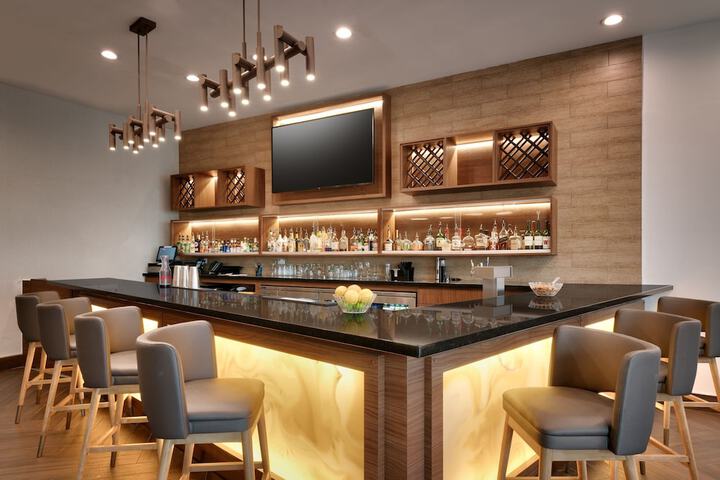 Lounge 36 of 43