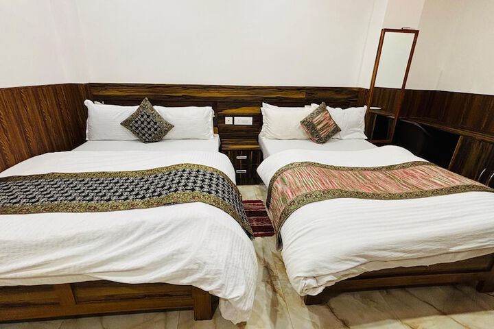 Room 9 of 28