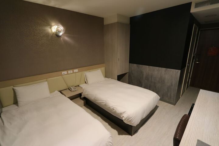 Room 16 of 99