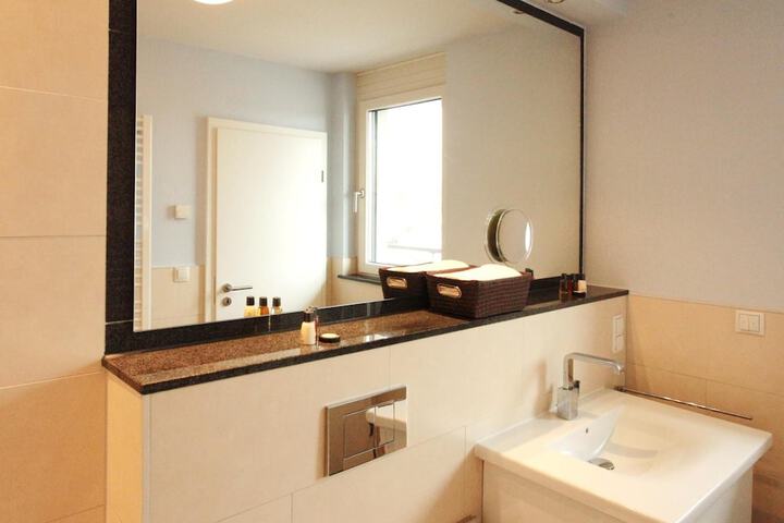 Room 10 of 32