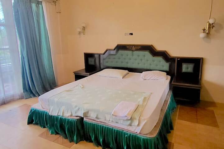 Room 18 of 36