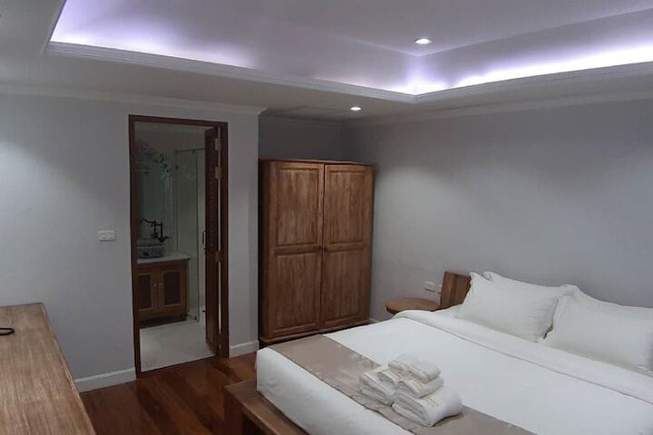 Room 13 of 86