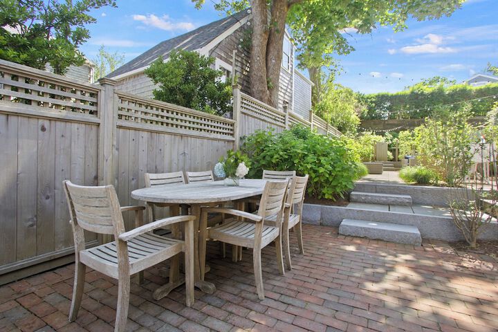 Hotel Exterior 180 of 218