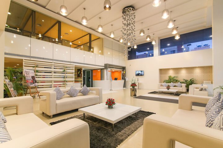 Entrance & Lobby
