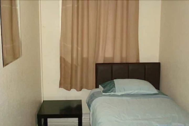 Room 9 of 29