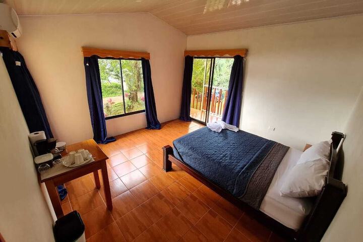 Room 10 of 16