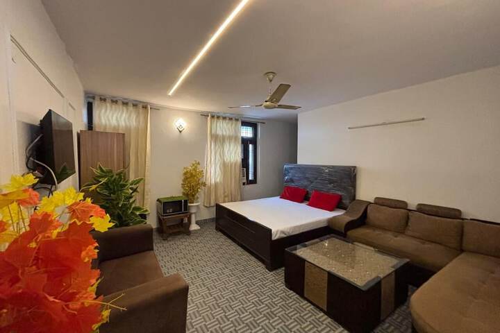 Hotel Park Square Resort in Faridabad