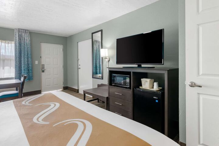 Standard | King Bed (7 of 20)