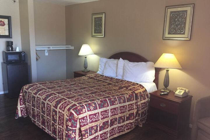 2 Queen Beds (4 of 12)