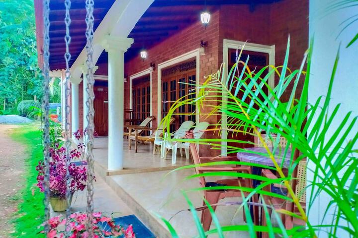 Exterior of Sigiri Thilanka Rest