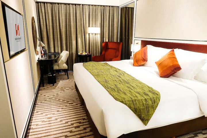 Room 15 of 106