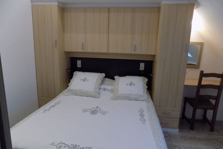 Room 3 of 33