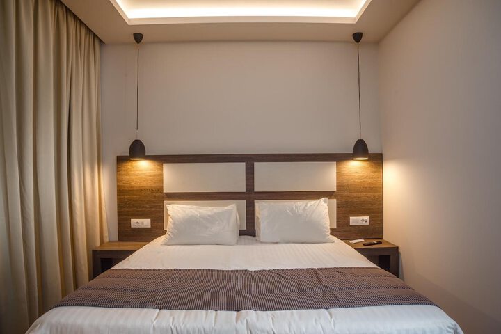 Room 10 of 27