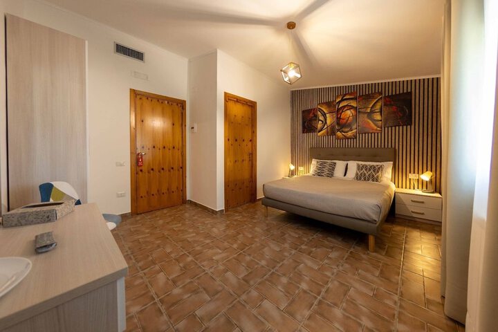 Room 2 of 8