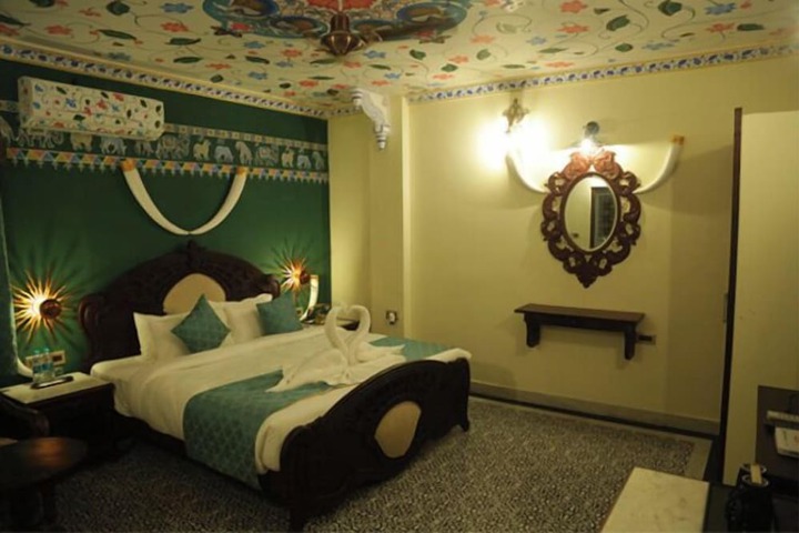 Room 3 of 20
