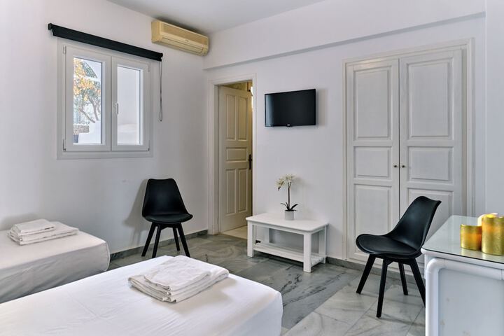 Room 25 of 103