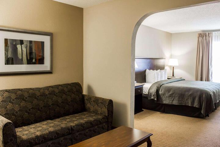 1 King Bed Accessible (5 of 5)