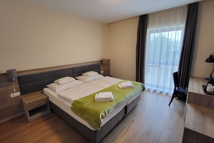 Room 18 of 48